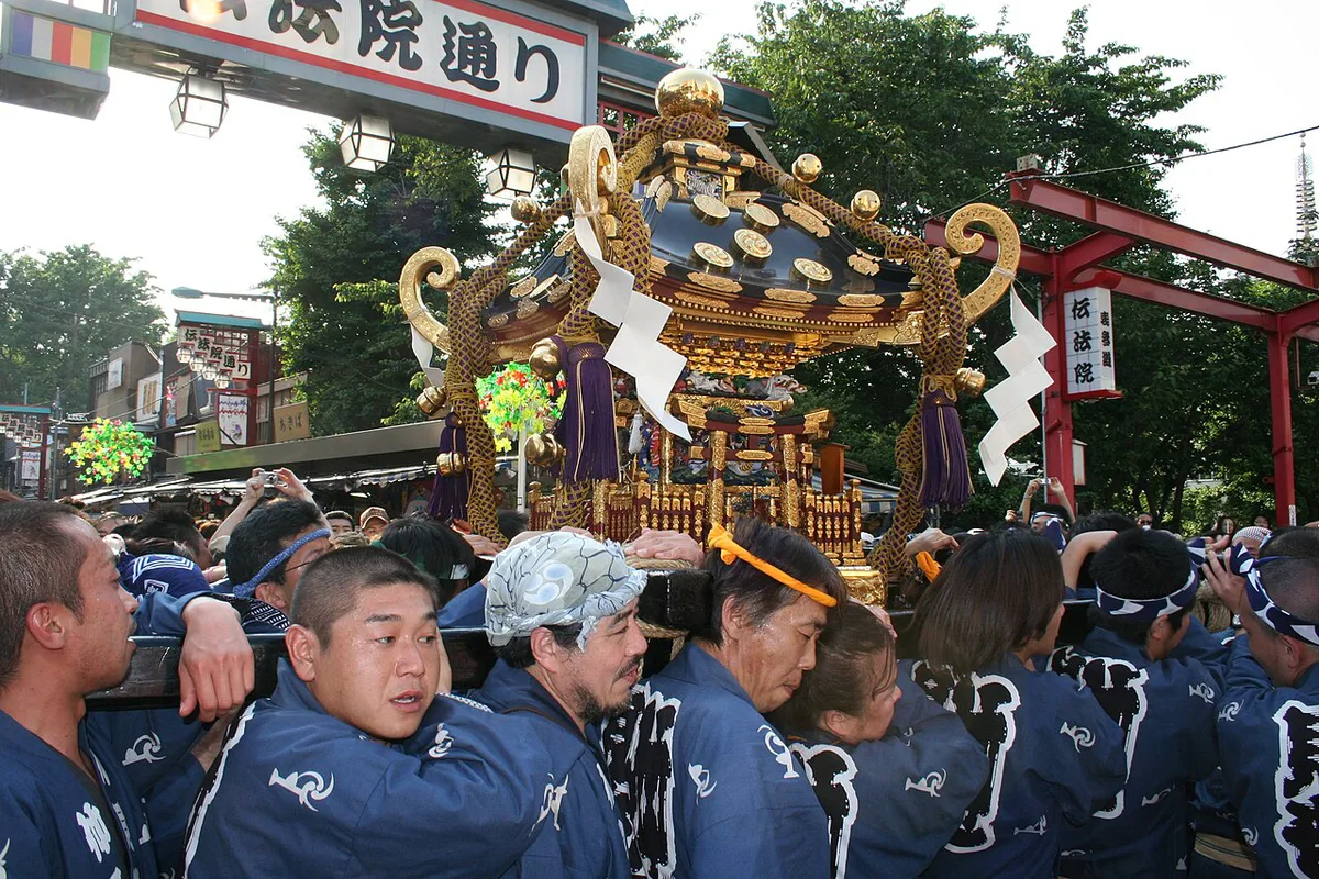 Mikoshi portable shrine carried through a Japanese matsuri procession, Japan — 2