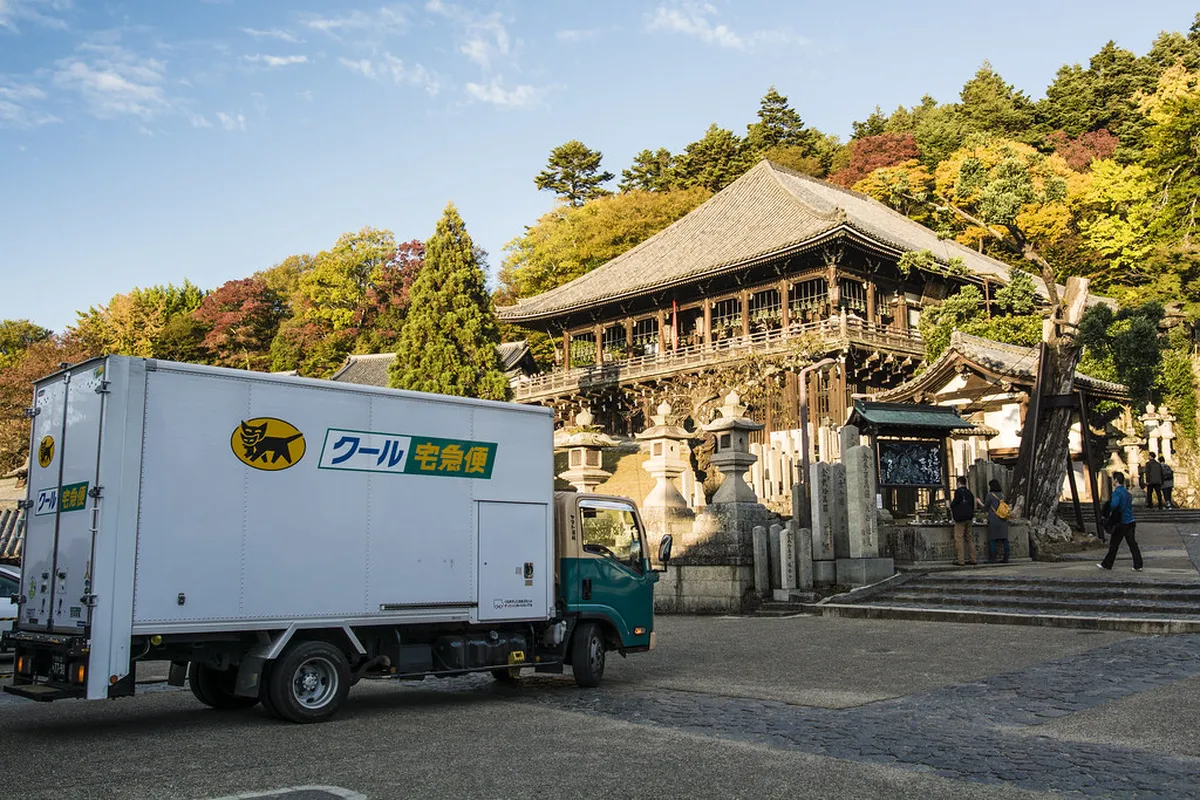 How to Use Takkyubin for Ski Bags in Japan