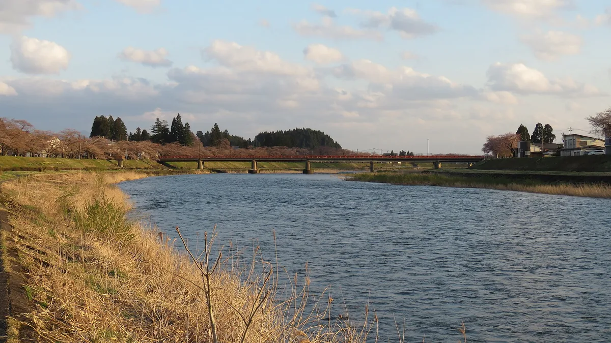 Yokomachi Bridge, Kakunodate, April 2023 01.jpg