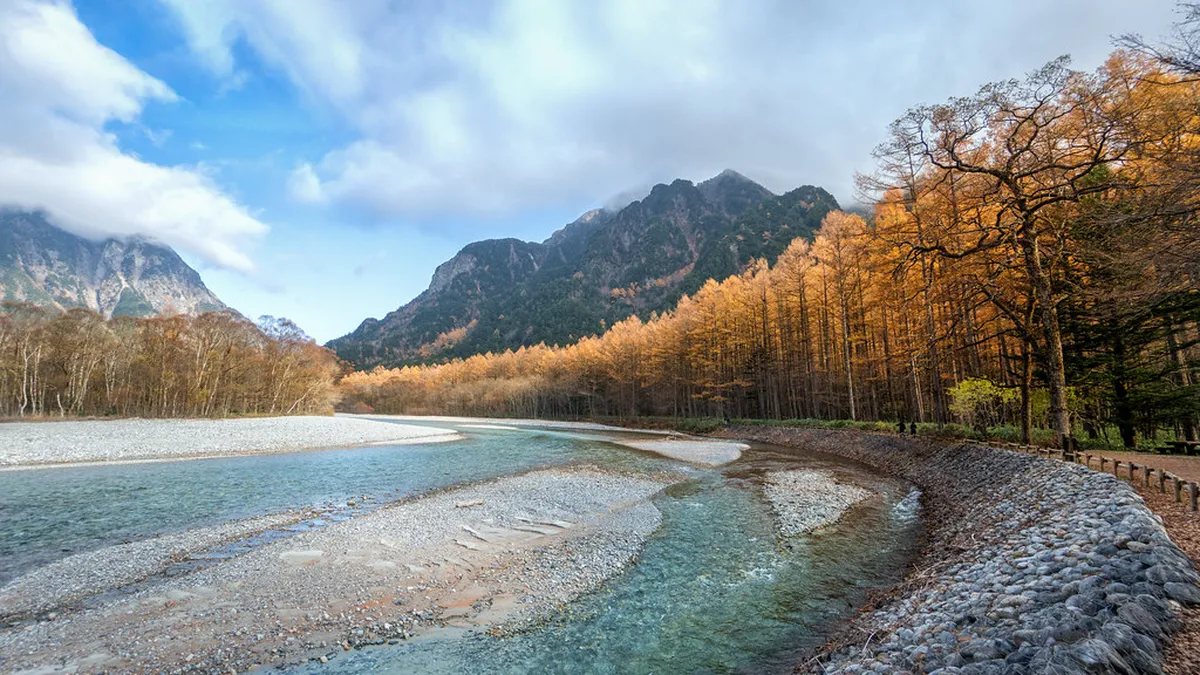 Cafes by Location: What's at the Hub vs a Hike Away in Kamikochi