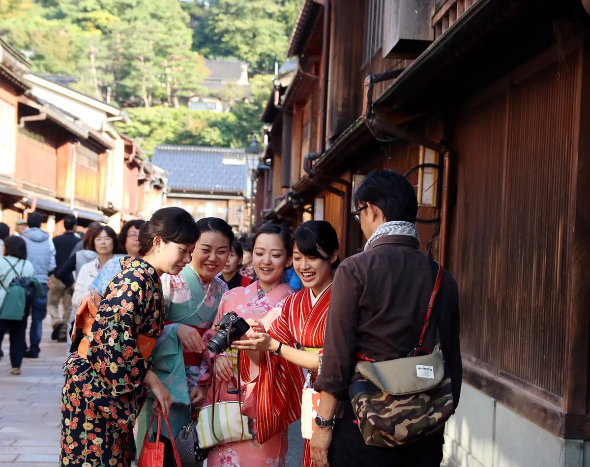 Kanazawa in December Weather: Early Month vs Late Month