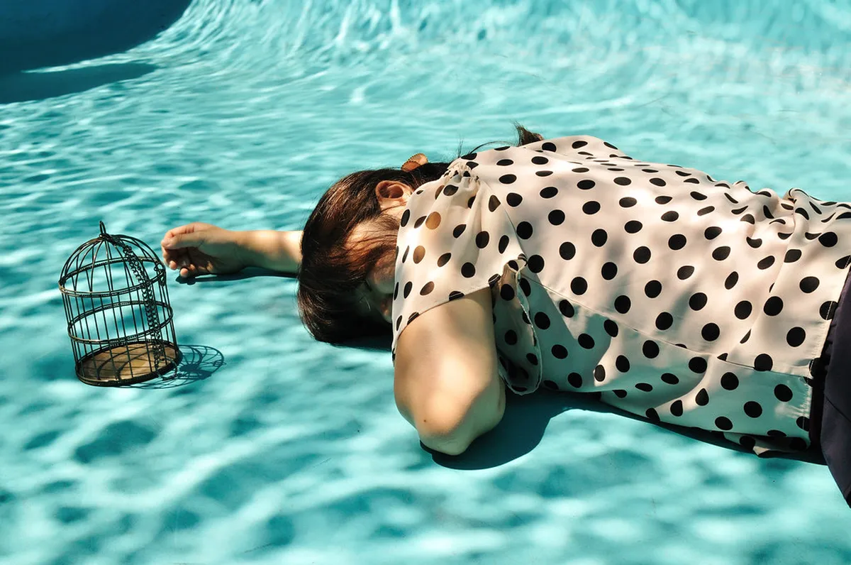 Leandro Erlich swimming pool illusion installation at Kanazawa 21st Century Museum of Contemporary Art