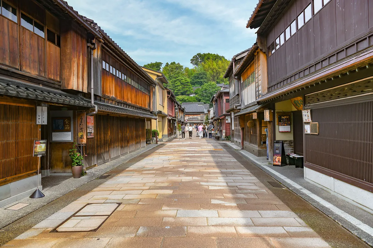 Hands-on gold leaf decorating workshop in Kanazawa — a popular family activity for children aged 5 and up