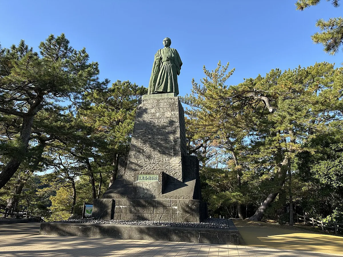 Statue of Sakamoto Ryoma in Katsurahama 01 — 1