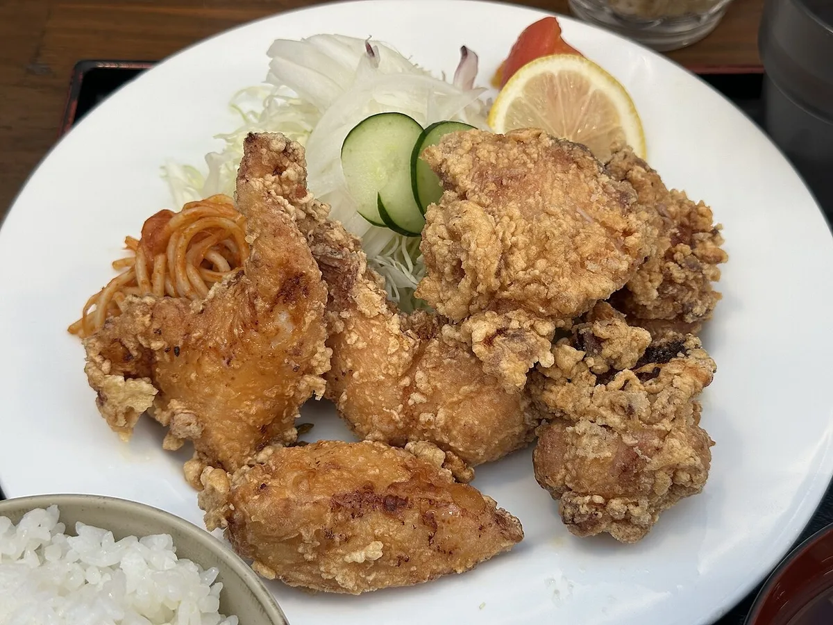 Large platter of colorful Kochi sawachi cuisine — 1