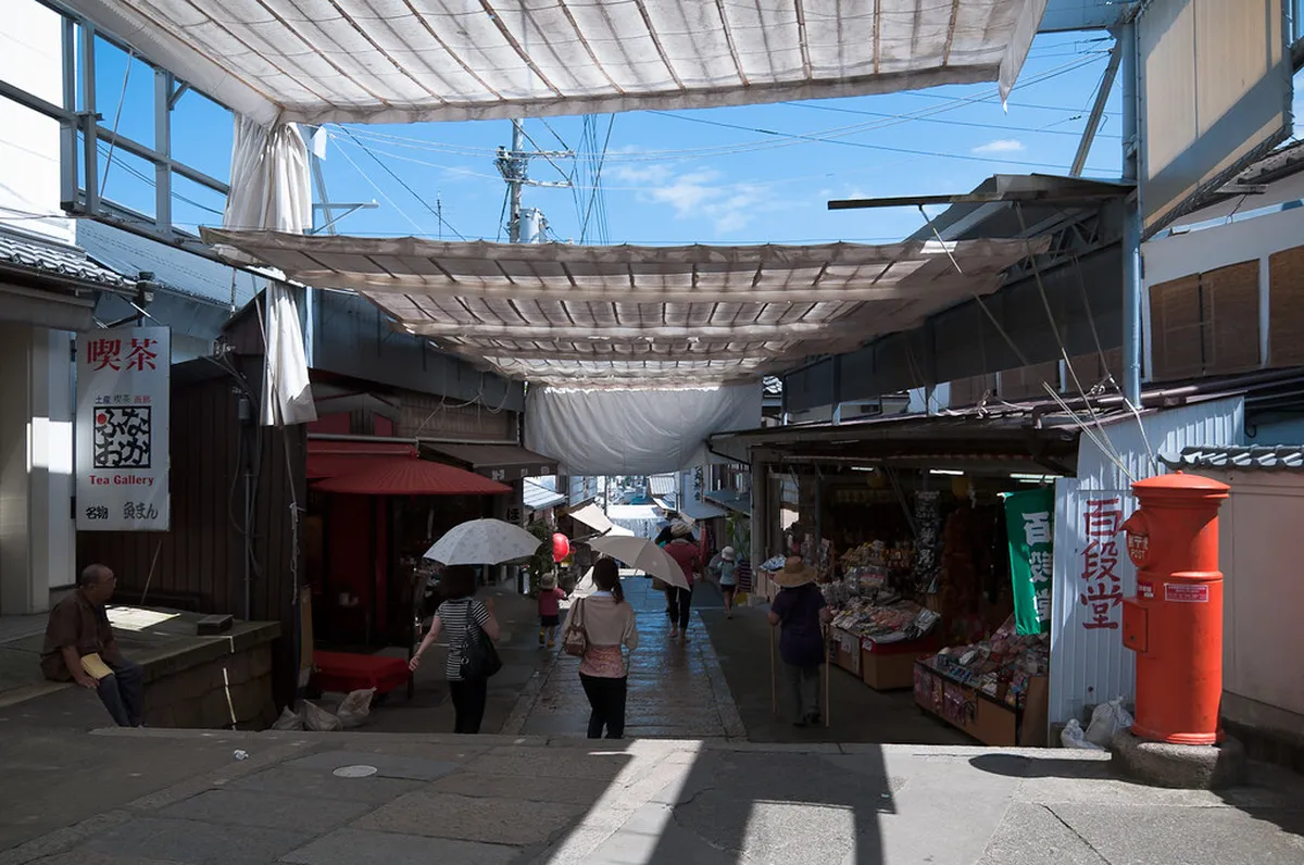 How to Plan Your Kotohira Day Trip — a scene in Kotohira