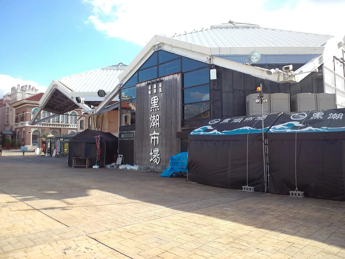 Kuroshio Market Wakayama tuna show — 2