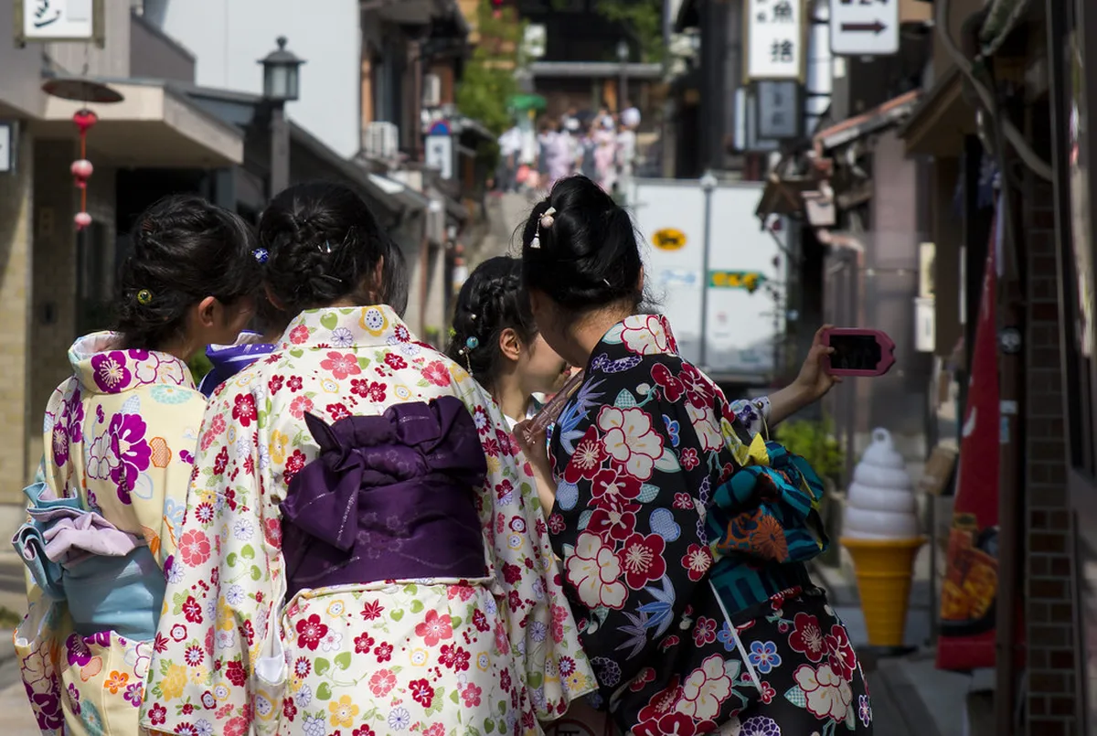 Spring Geiko and Maiko Dance Performances in Kyoto