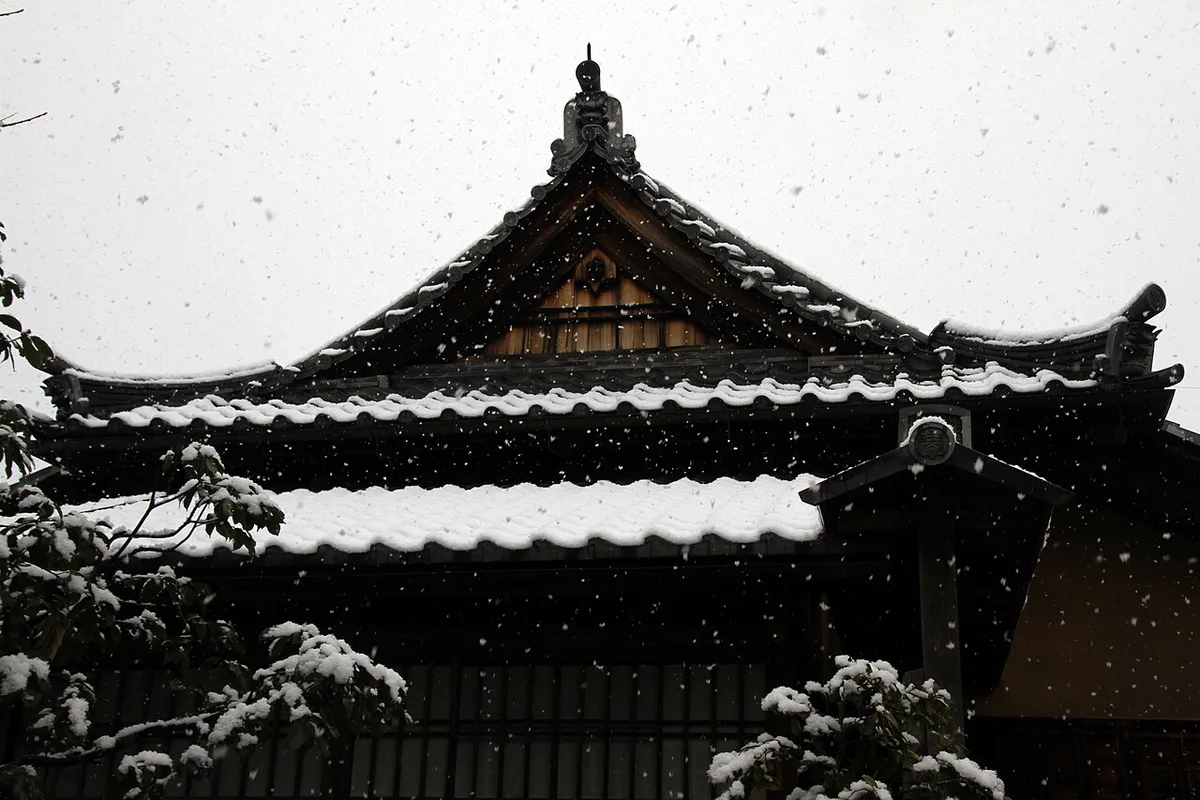 Snow dusted Kinkaku-ji golden pavilion in Kyoto winter, Japan — 1