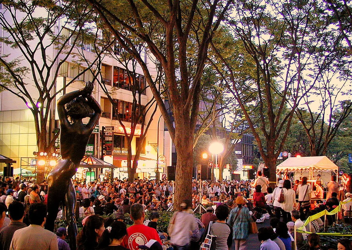 Costumed dance team performing at the Michinoku Yosakoi Matsuri in Sendai, Japan — 1