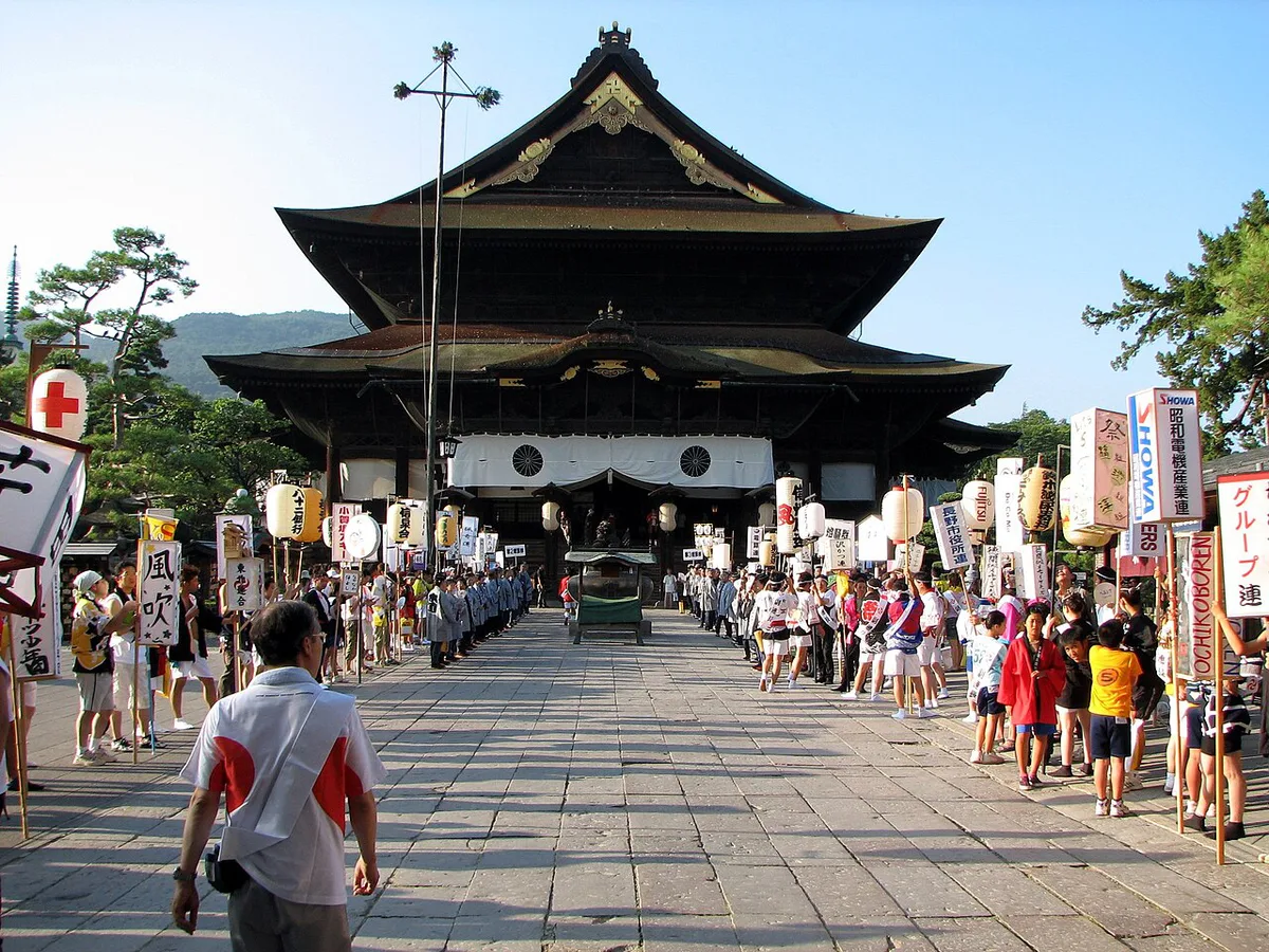 Dancers with shamoji fill Chuo-dori during Nagano Binzuru, Japan — 2