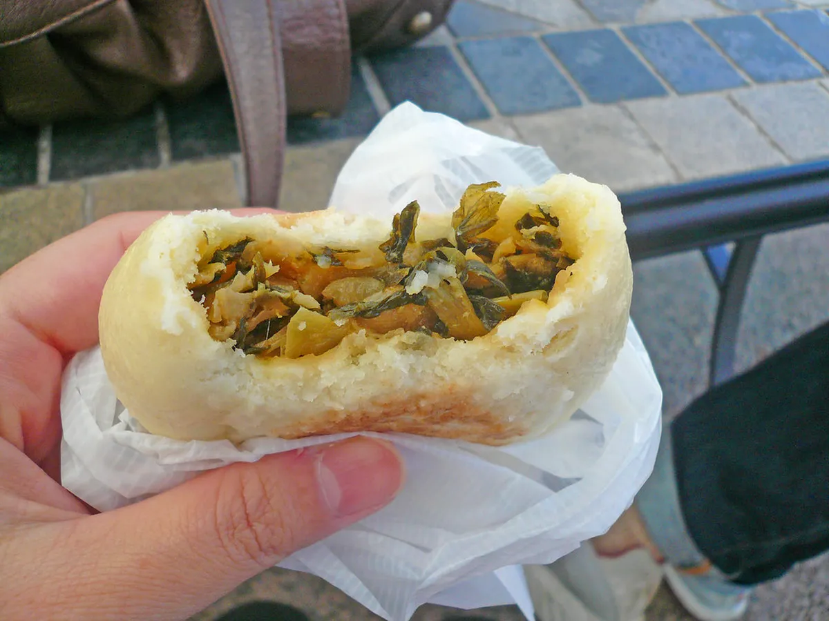 Where to Eat Oyaki Near Zenko-ji Temple in Nagano