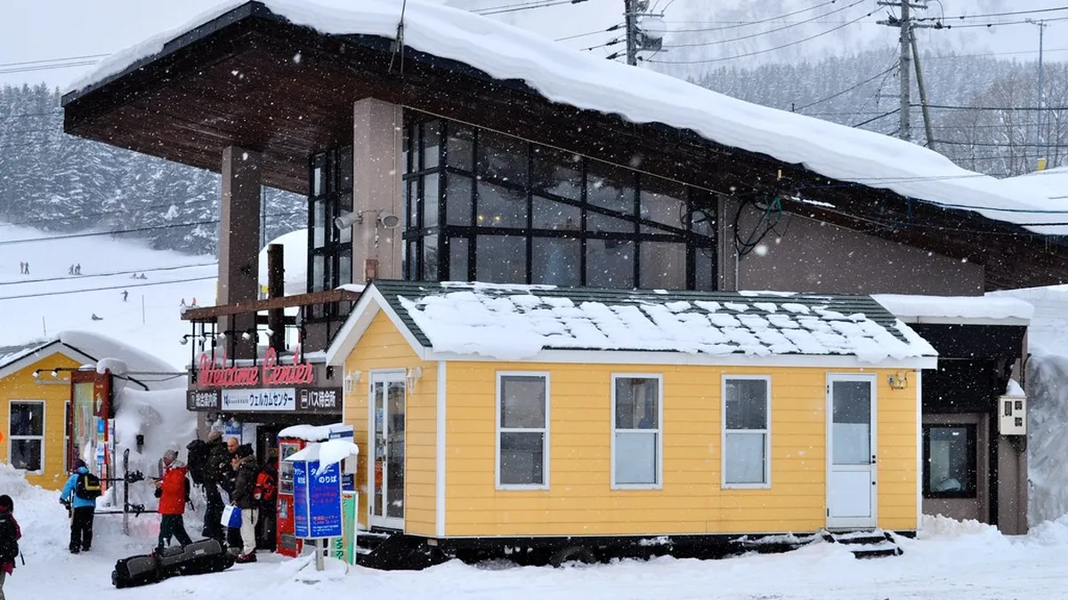 Niseko Hirafu Restaurant Reservations: Book or Risk It?