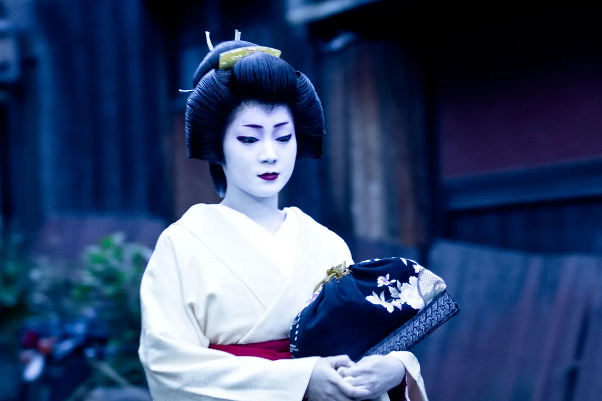 Etiquette: The No-Walking-and-Eating Rule and Other Norms in Kyoto