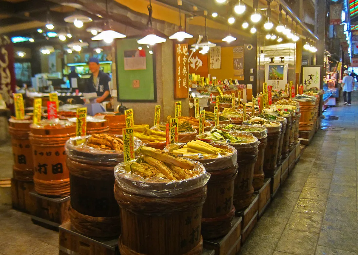 Nishiki Market Kyoto Food Guide: Hours, Timing, and Getting There