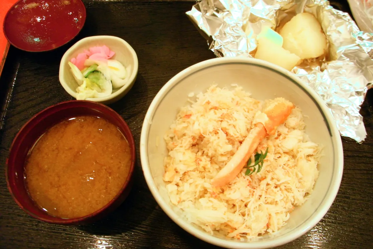 Crab, scallops and salmon roe served in Noboribetsu, Hokkaido, Japan — 1