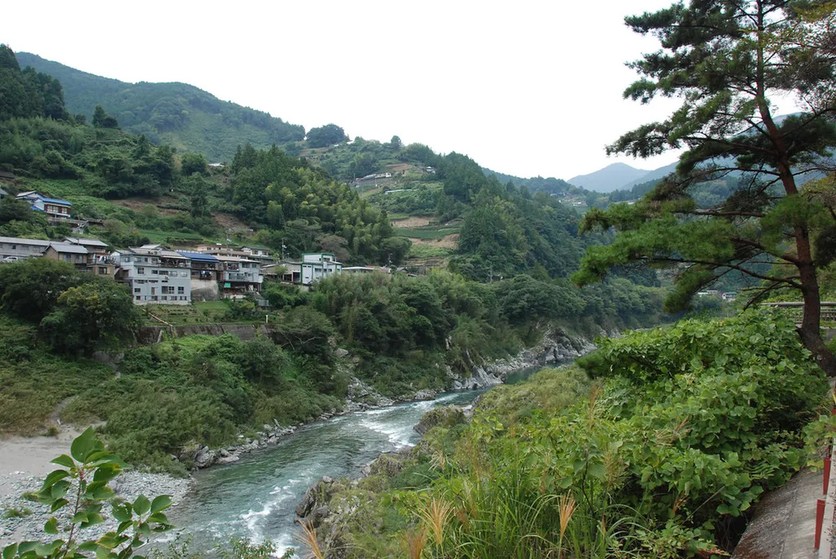 Getting to Oboke Gorge — a scene in Iya Valley
