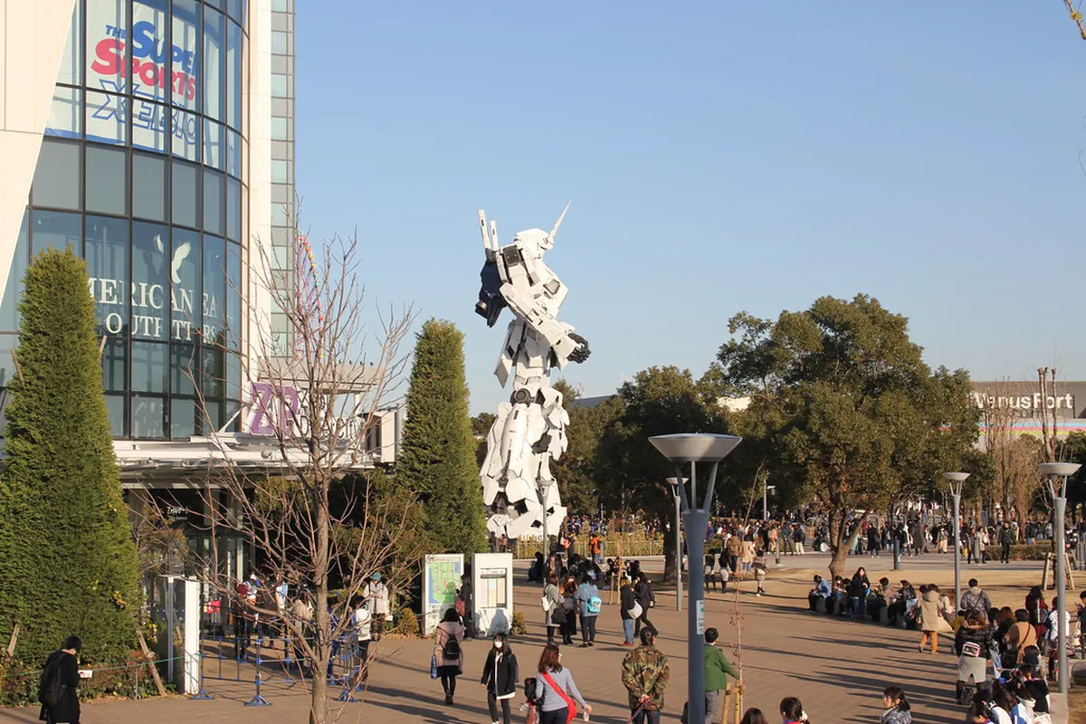 Life-sized Unicorn Gundam statue standing outside DiverCity Tokyo Plaza on Odaiba island, Japan