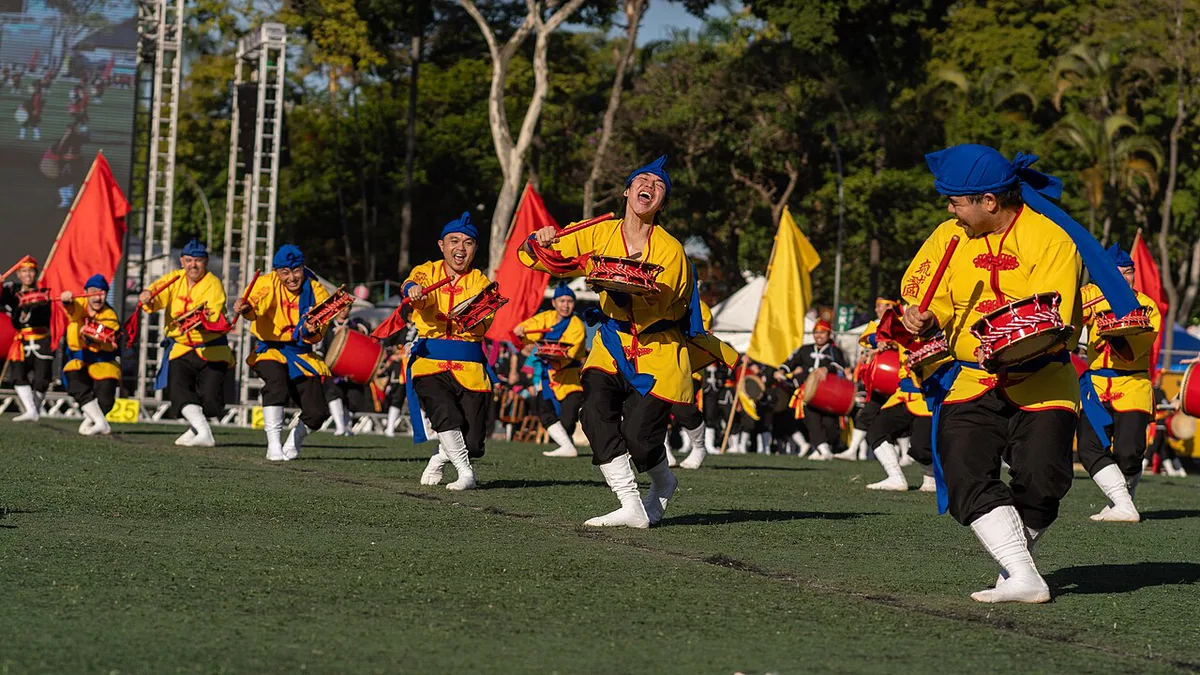 Eisa dancers and taiko drummers performing at the Zento Eisa Matsuri in Okinawa City, Japan — 1