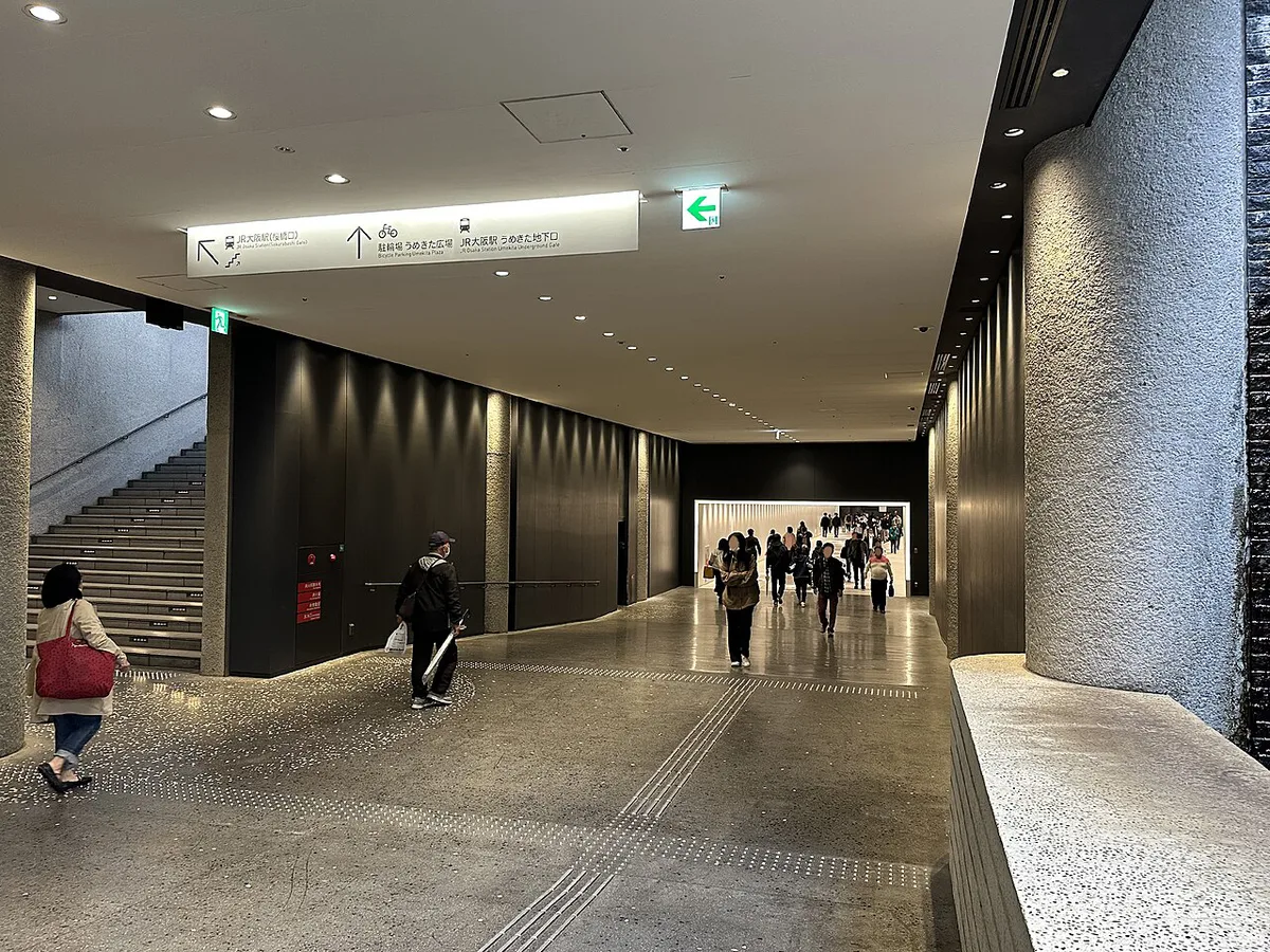 Midosuji Boulevard illumination in December, Osaka, Japan — 2