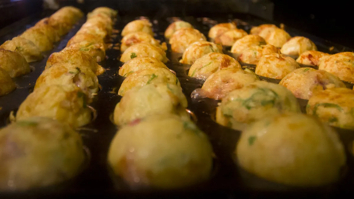Osaka takoyaki street food — osaka street food guide in Osaka, Japan