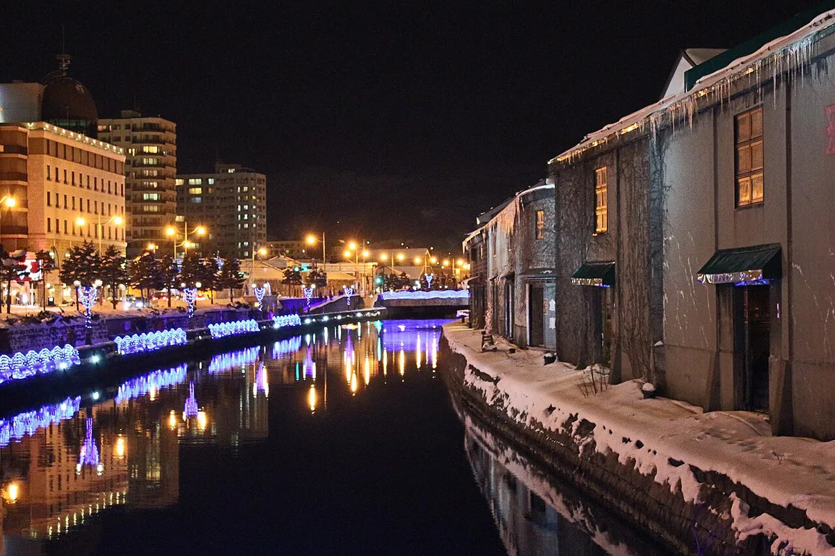 Canal-side restaurants and craft beer near Otaru Canal at dusk, Japan — 2