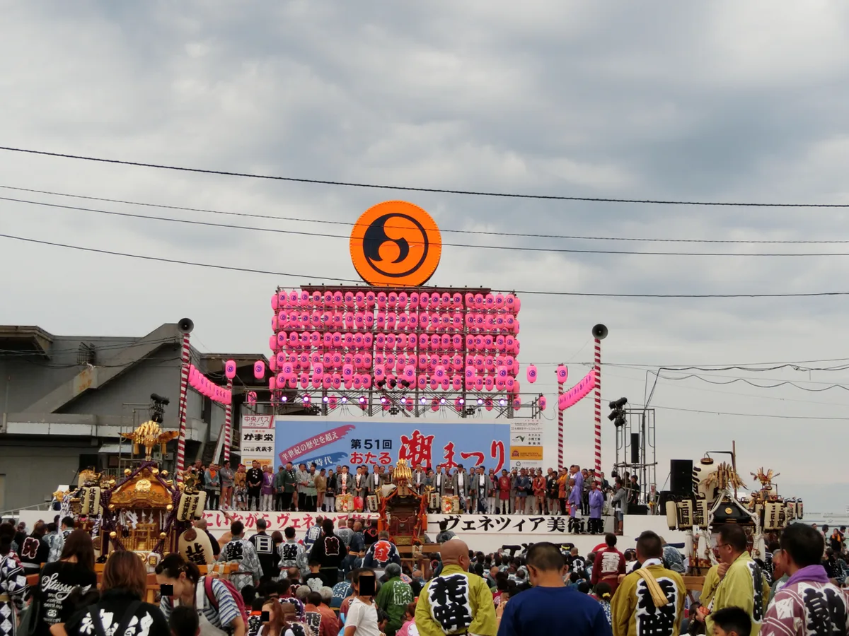 Dancers parade through the port district during the Otaru Ushio Festival, Japan — 1