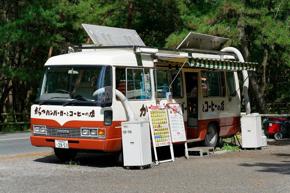 からつハンバーガーとコーヒーの店 (29461563107).jpg