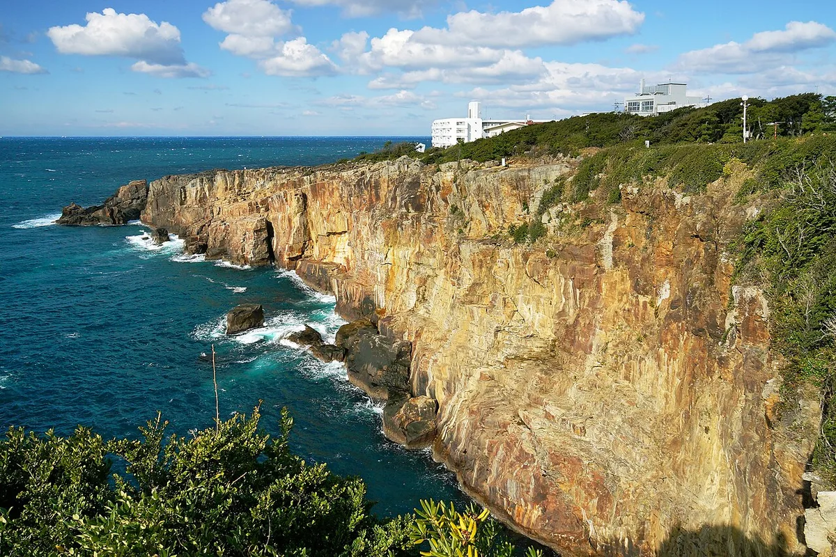 Sandanbeki cliffs Shirahama — 1