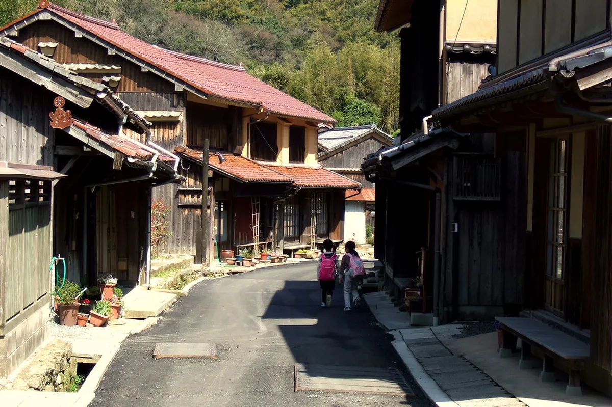 Getting Around the Sanin Coast Ports — a scene in Sanin