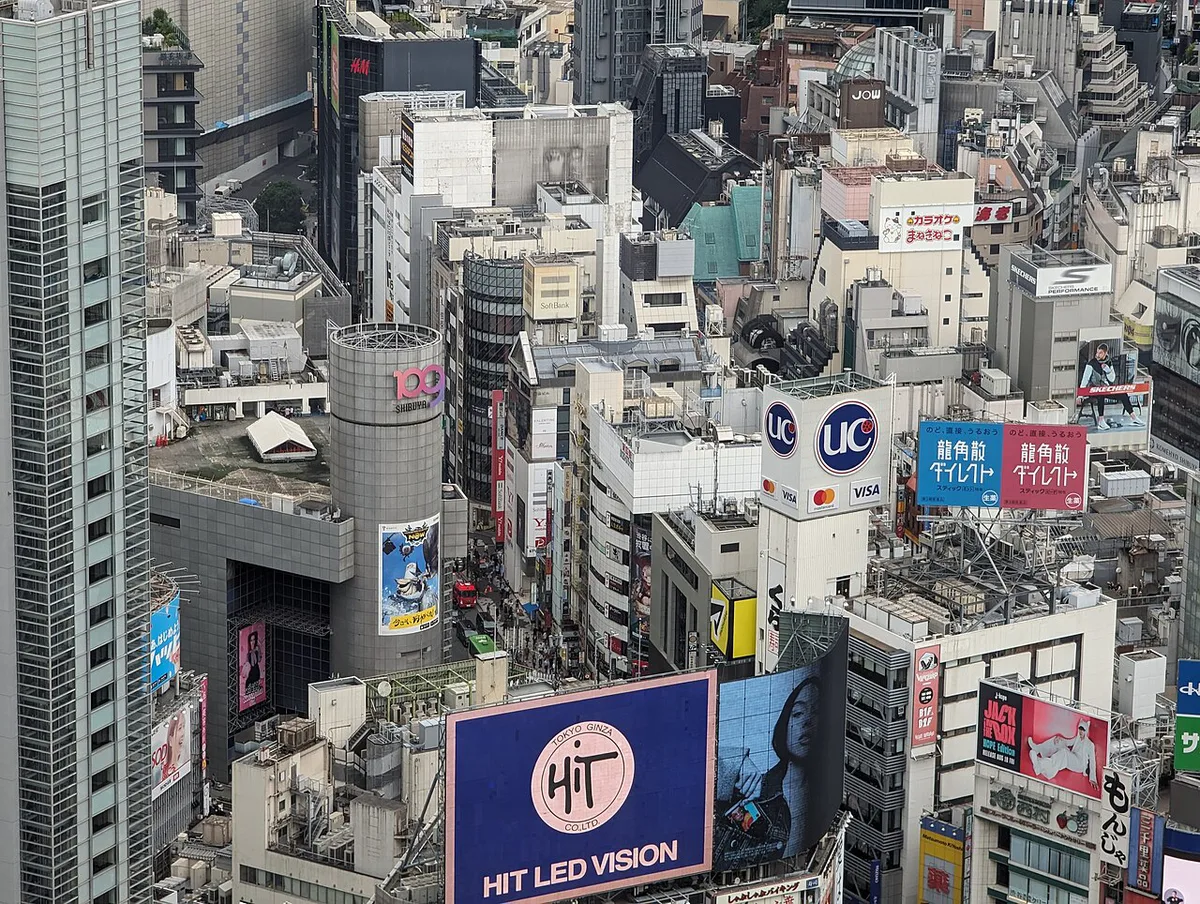 Halloween costumed crowds at Shibuya Scramble Crossing, Japan — 1