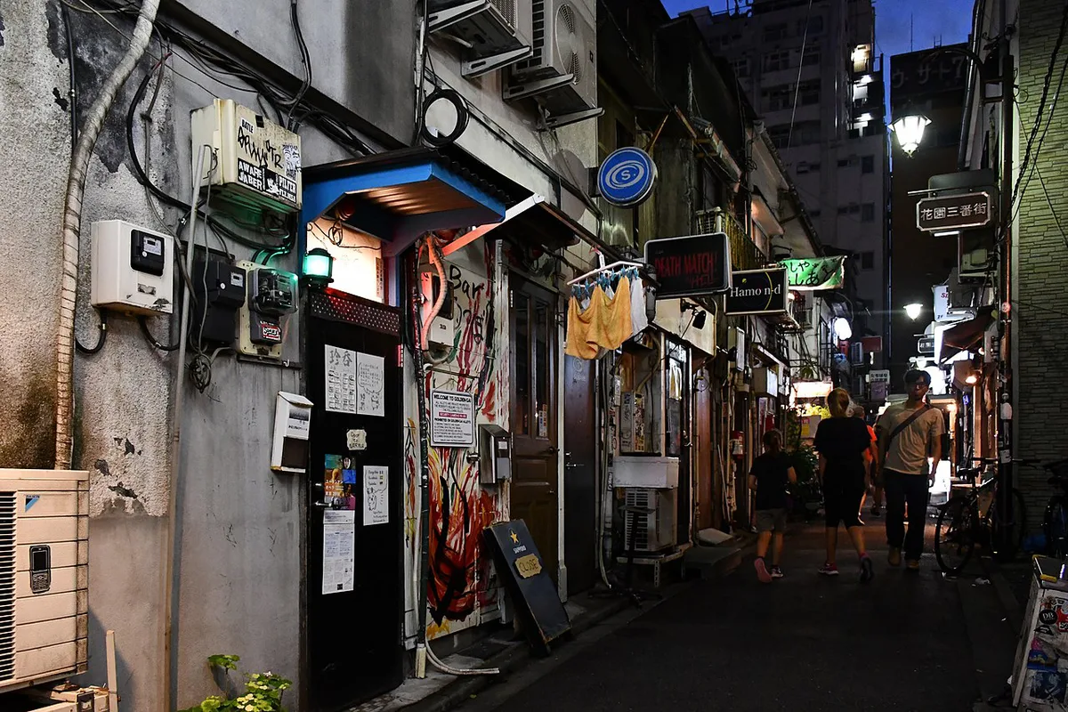 Lantern-lit alley of Golden Gai bars in Shinjuku, Tokyo, Japan — 1