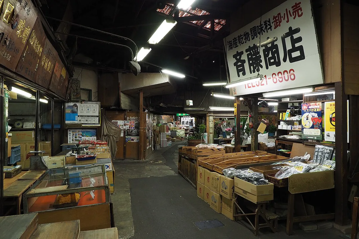 Prepared fish and local foods inside Tanga Market in Kitakyushu, Japan — 1