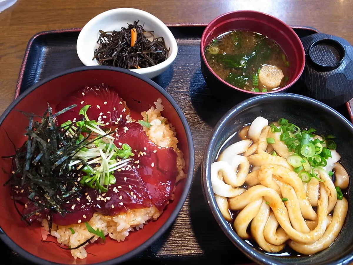 What Is Toba Tekone-zushi? — a scene in Toba