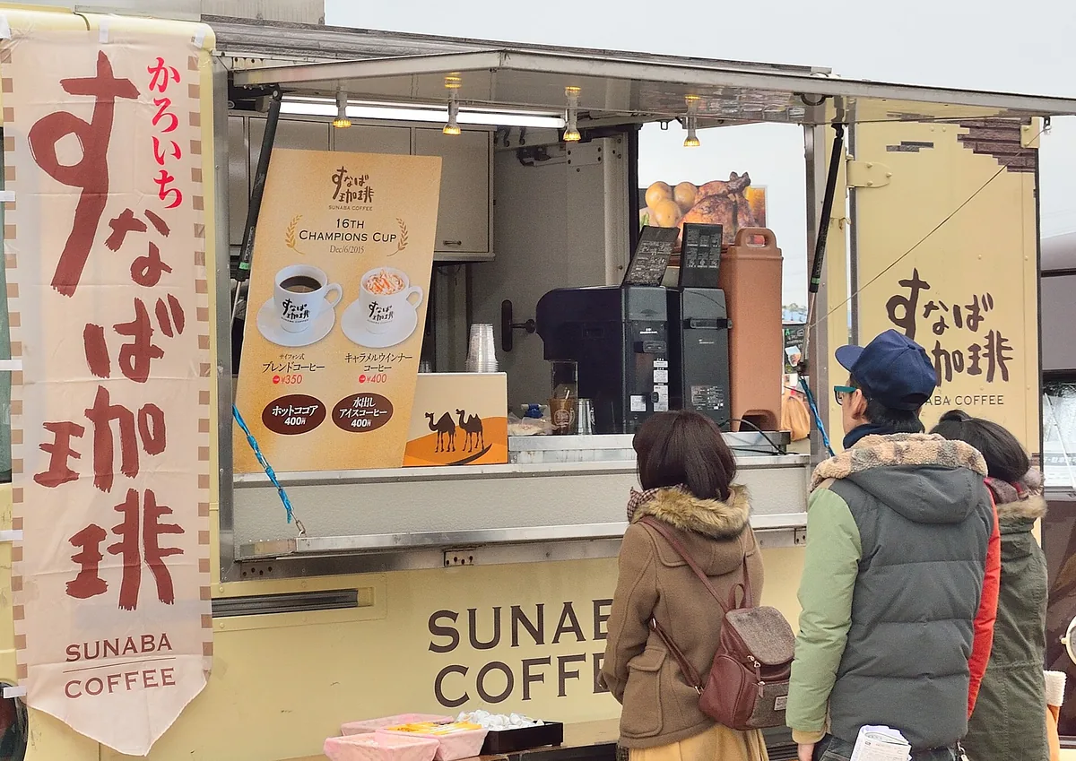 第16回チャンピオンズカップ当日に中京競馬場内へ出店した「すなば珈琲」の移動販売車.JPG