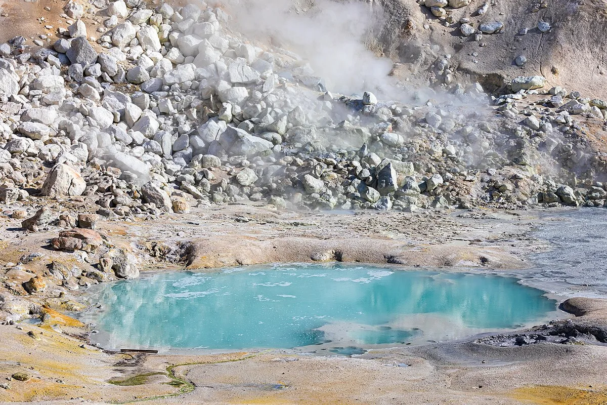 Aquamarine water pool at Bumpass Hell-8882 — 1