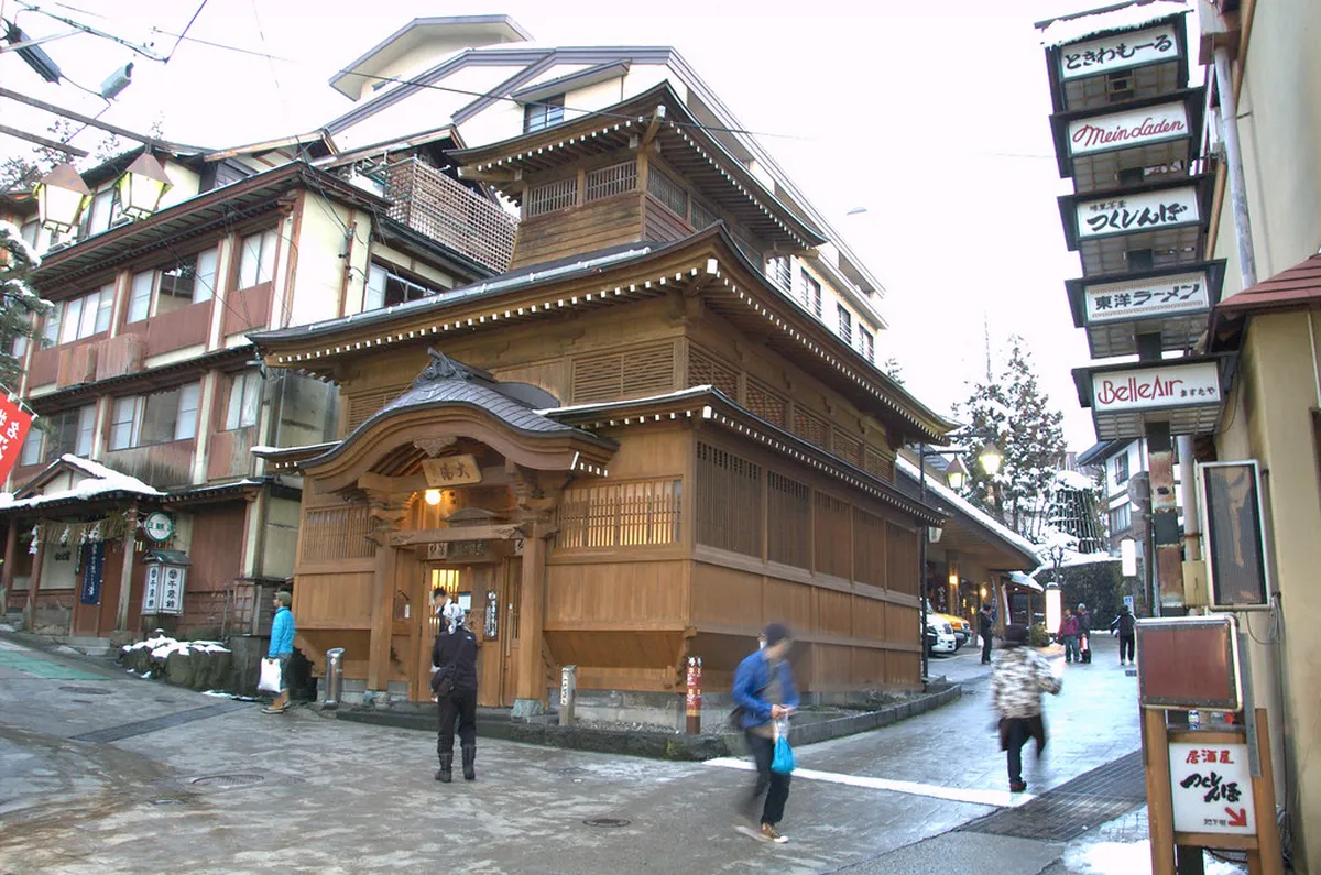 Nozawa Onsen Hotels by Neighborhood: Nagasaka vs. Hikage vs. Karasawa in Nozawa-Onsen