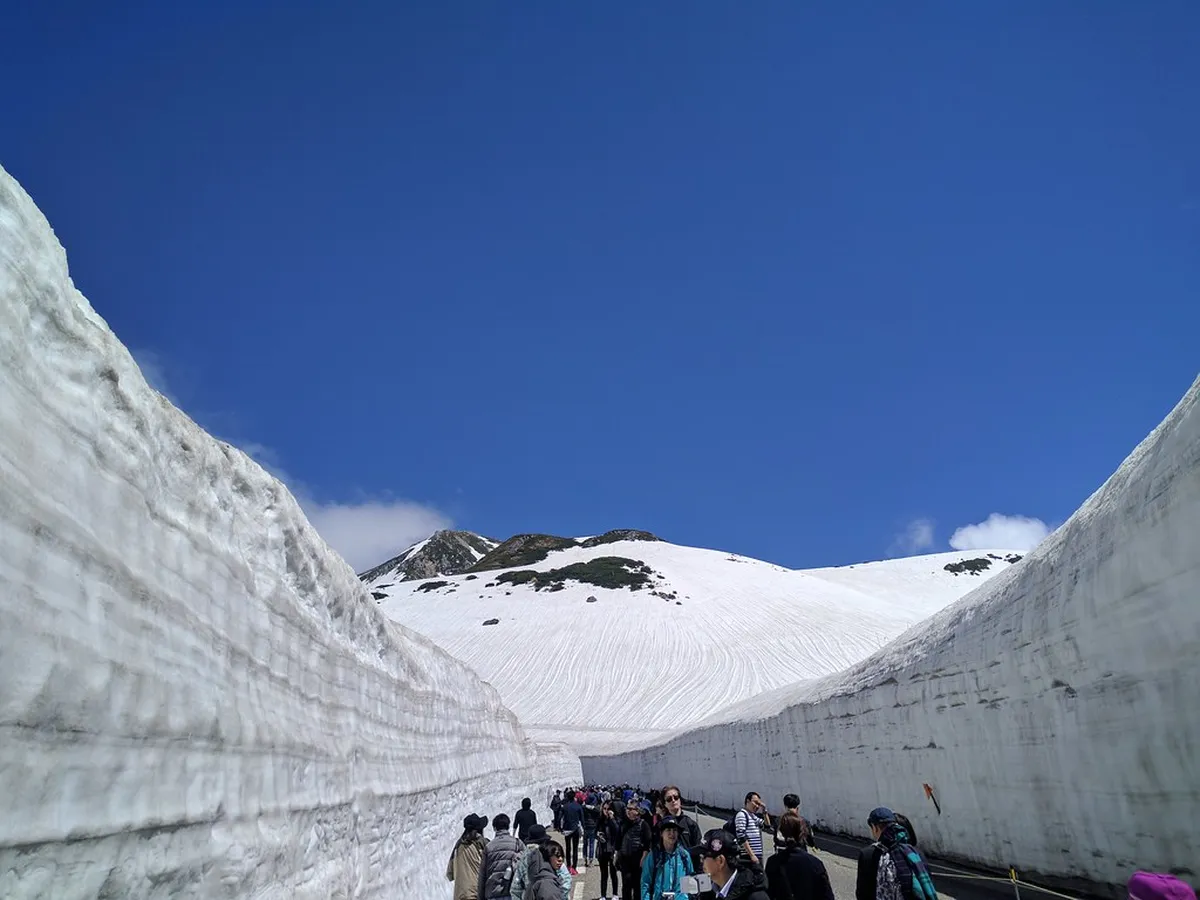 Yuki-no-Otani Snow Wall